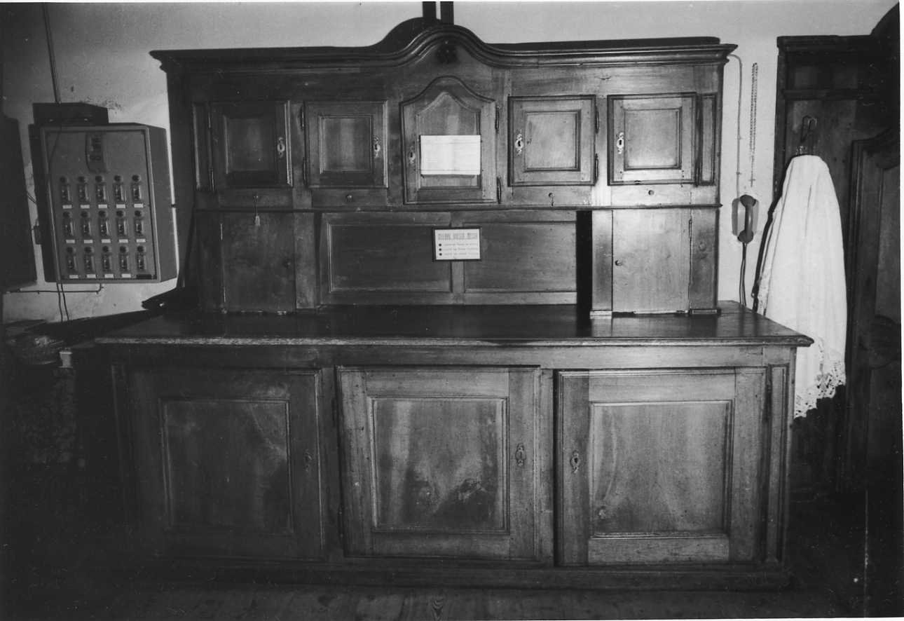 credenza con alzata, opera isolata - bottega biellese (inizio sec. XX)