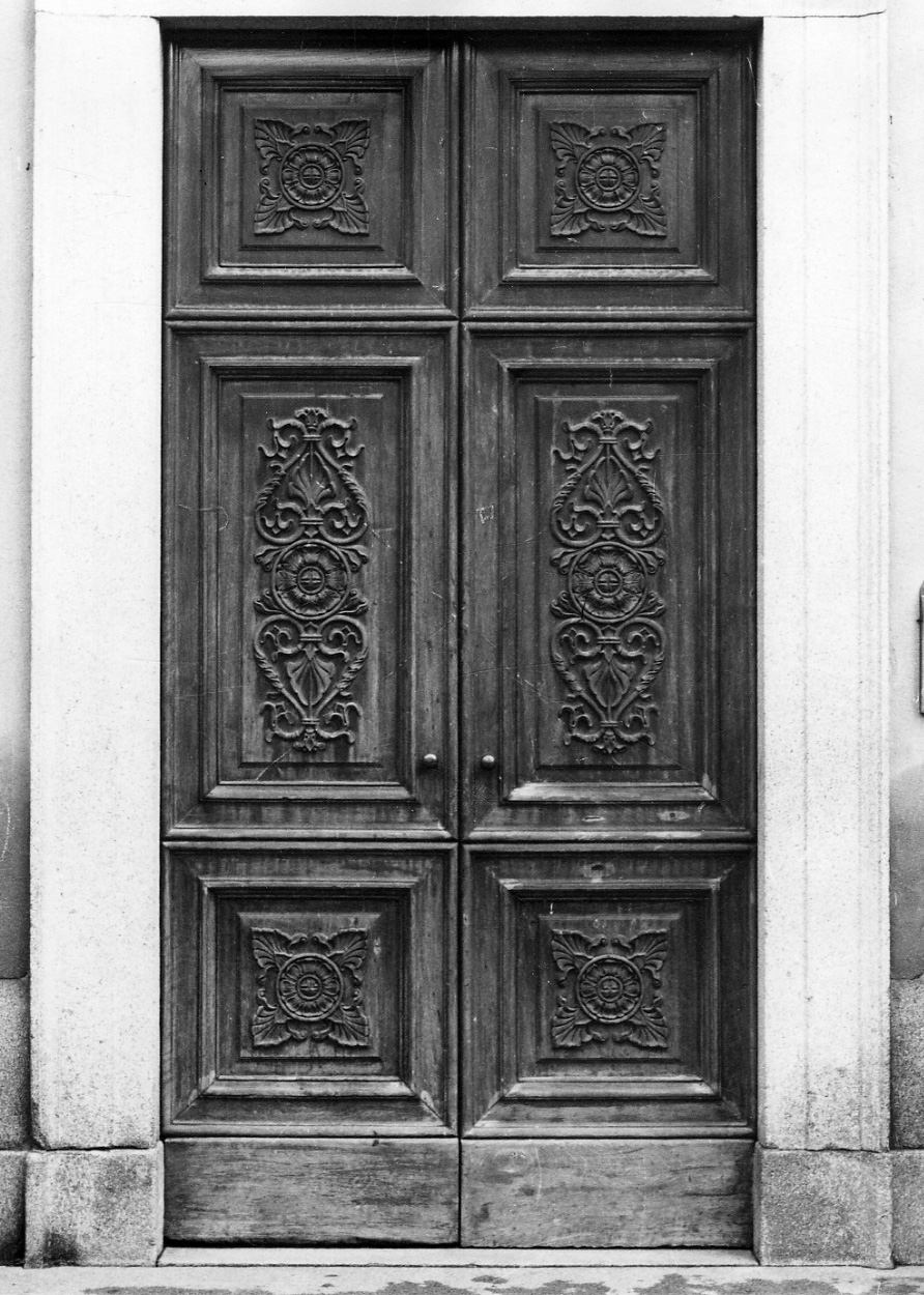 portone - a due battenti, opera isolata - bottega vercellese (seconda metà sec. XIX)