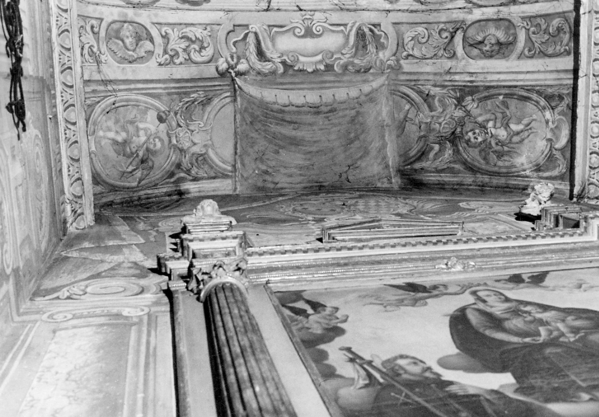 angelo con bastone e bisaccia da pellegrino (decorazione pittorica, elemento d'insieme) - ambito piemontese (primo quarto sec. XVIII)