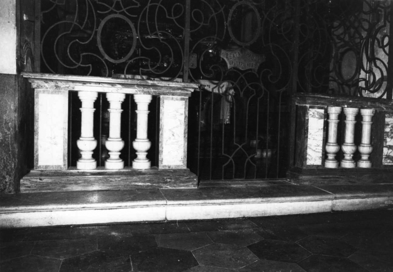 balaustrata di cappella, coppia - bottega piemontese (fine/inizio secc. XIX/ XX)