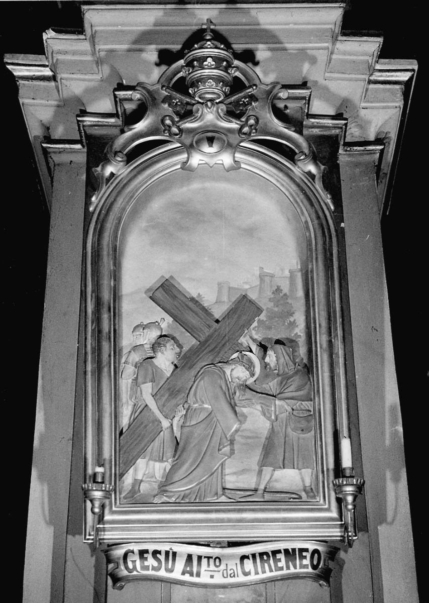 stazione V: Gesù aiutato da Simone il Cireneo a portare la croce (rilievo, elemento d'insieme) di Minoia Ditta (fine sec. XIX)