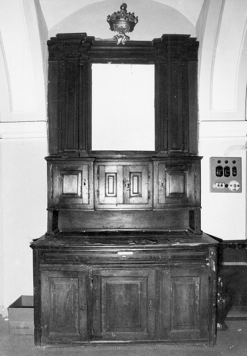 mobile da sacrestia con alzata, opera isolata - bottega cuneese, bottega piemontese (fine sec. XVIII)