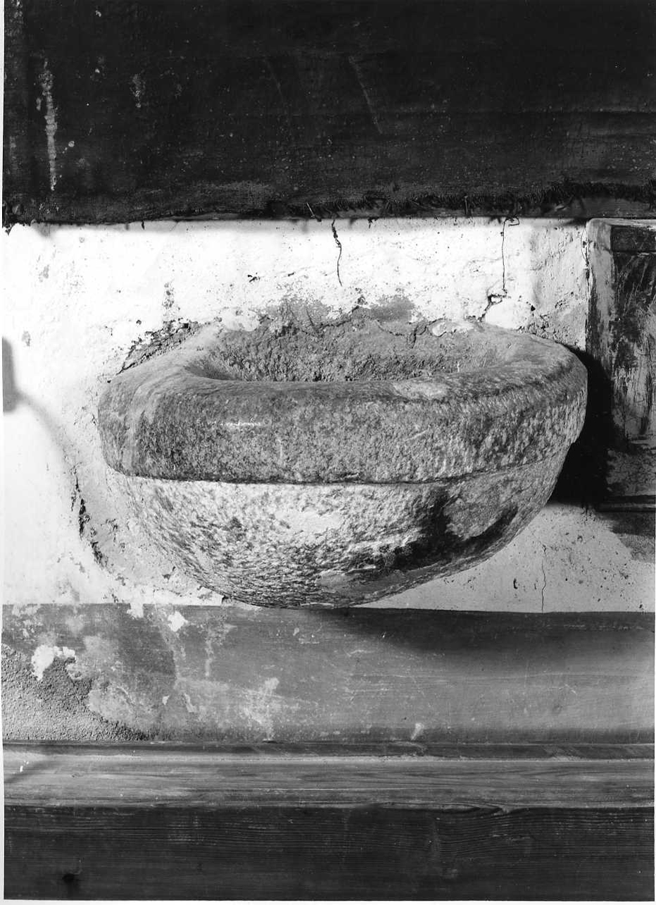 acquasantiera da parete, opera isolata - bottega piemontese (sec. XV)