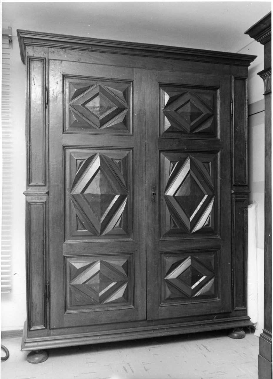 armadio da sacrestia, opera isolata - bottega saluzzese (fine sec. XVII)