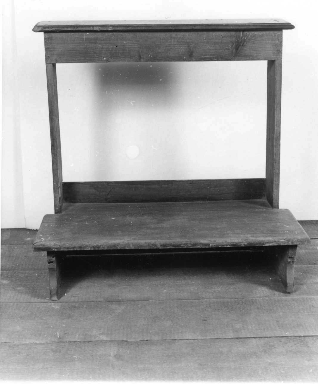 inginocchiatoio, opera isolata - bottega saluzzese (fine/inizio secc. XIX/ XX)