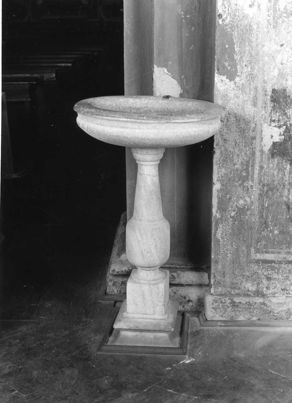 acquasantiera - a fusto, opera isolata - bottega saluzzese (fine sec. XVI)