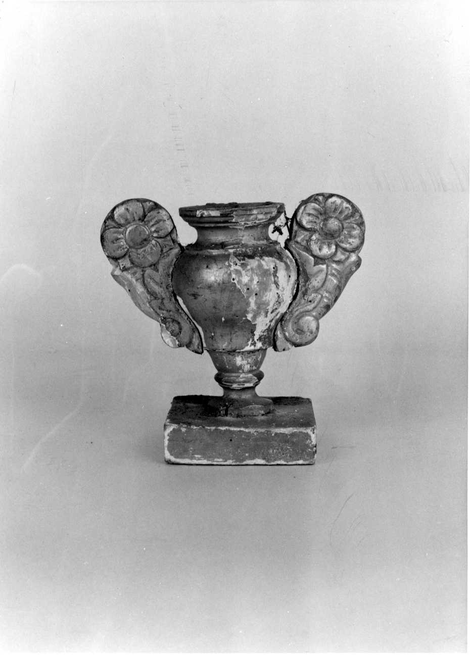 vaso d'altare con composizione floreale, opera isolata - bottega piemontese (sec. XIX)