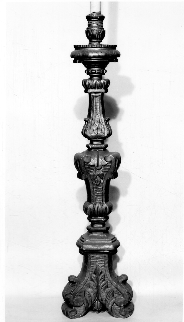 candeliere d'altare, serie - bottega piemontese (sec. XVIII)