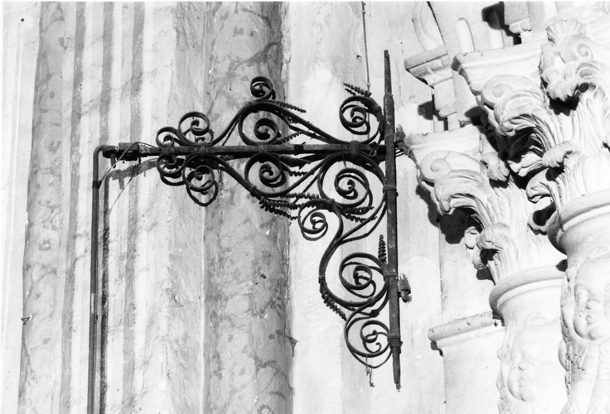 candeliere da parete di chiesa, coppia - bottega piemontese (fine/inizio secc. XVII/ XVIII)