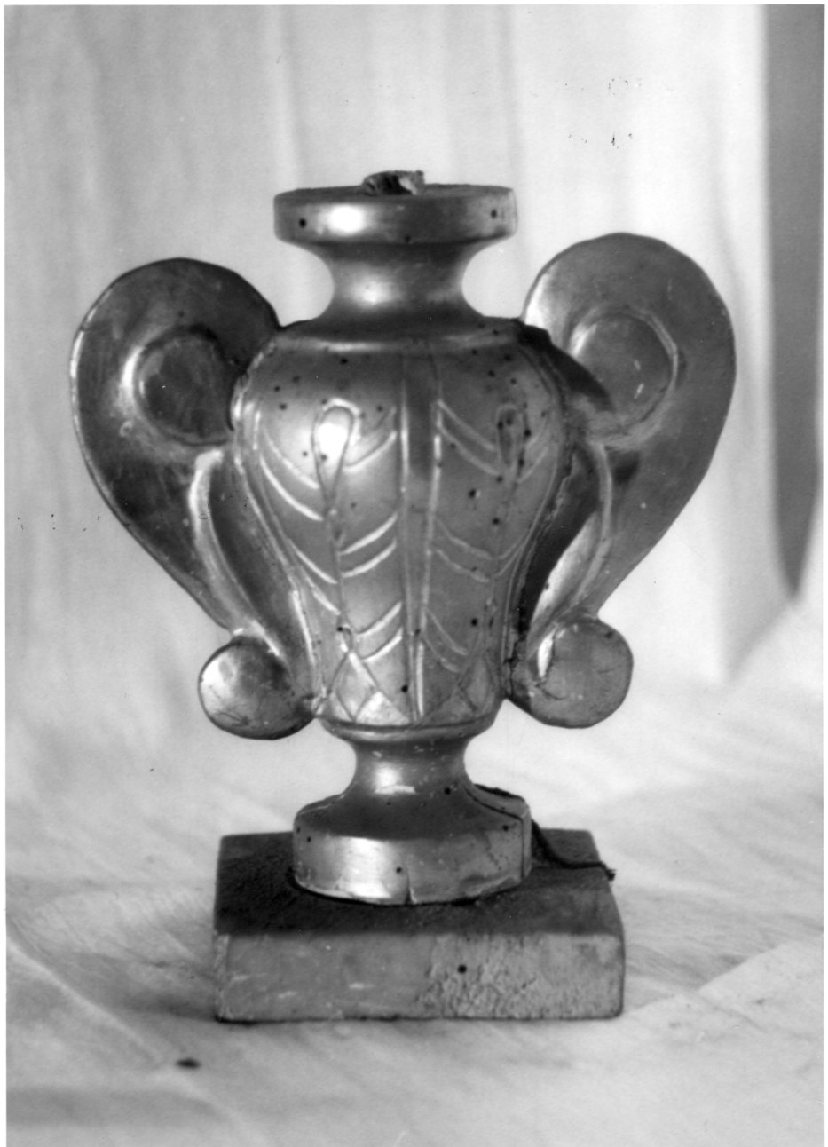 vaso d'altare con composizione floreale, serie - bottega cuneese (sec. XVIII)