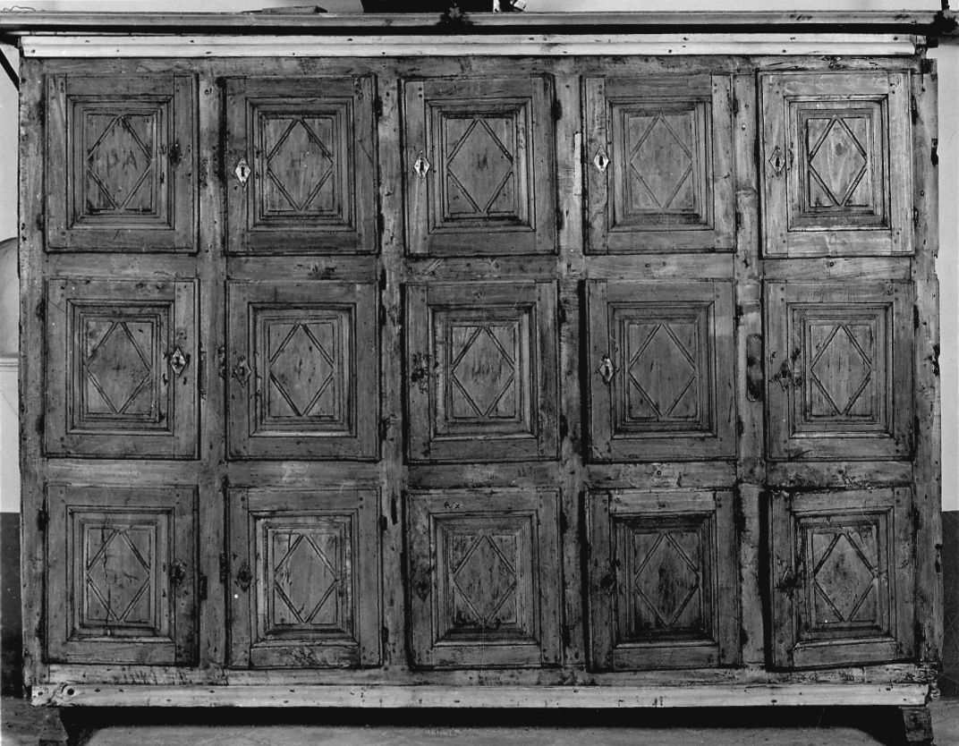armadio da sacrestia, opera isolata - bottega piemontese (prima metà sec. XVIII)