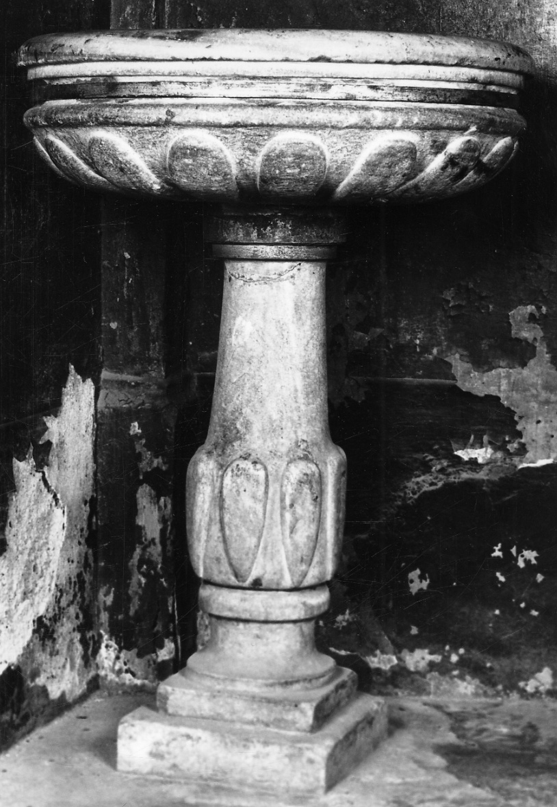 acquasantiera - a fusto, opera isolata - bottega piemontese (fine/inizio secc. XVI/ XVII)