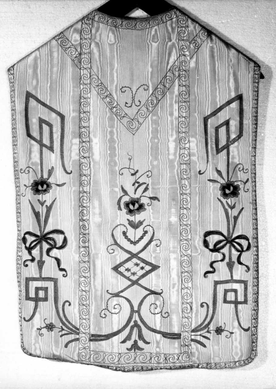 paramento liturgico, insieme - manifattura italiana (secondo quarto sec. XX)