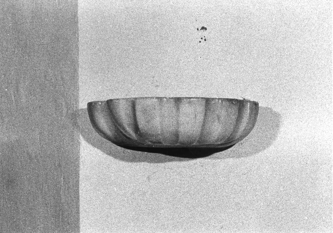 acquasantiera da parete, serie - bottega piemontese (sec. XVIII)