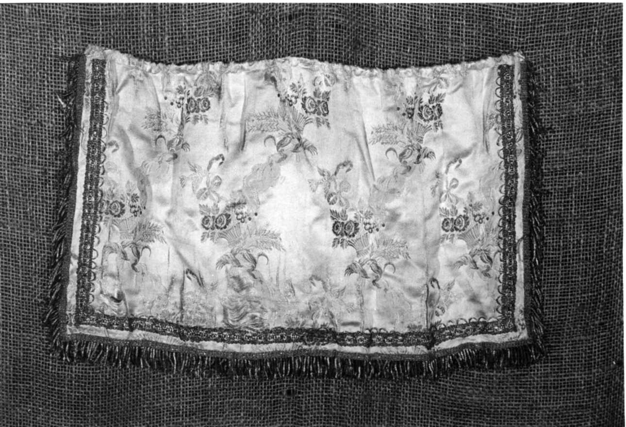 conopeo di pisside, opera isolata - manifattura francese (seconda metà sec. XVIII)