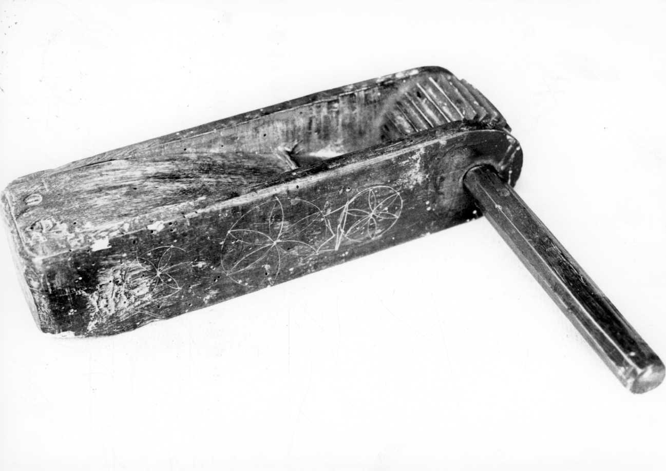 raganella, opera isolata - bottega piemontese (secc. XIX/ XX)