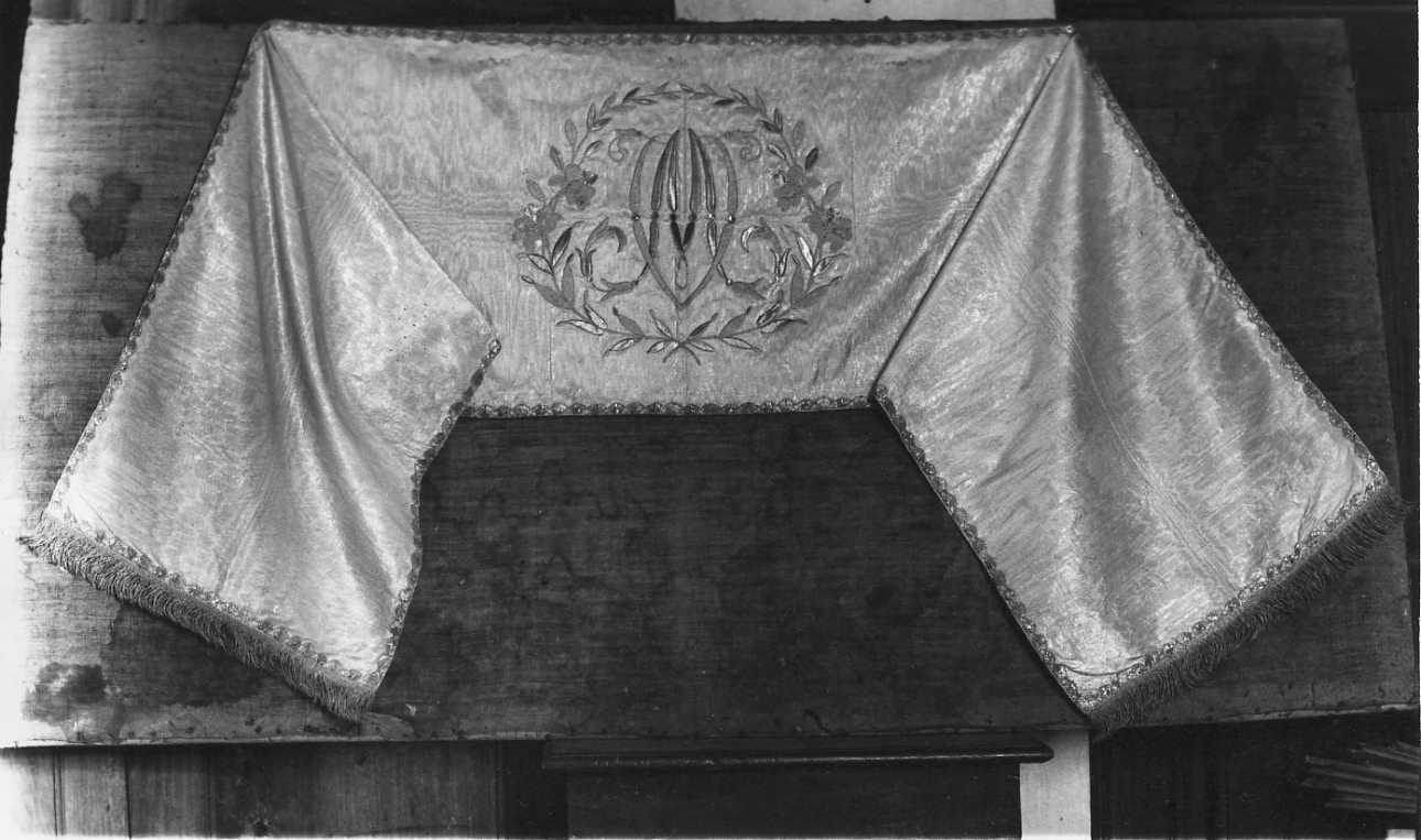monogramma mariano e motivi decorativi floreali (velo omerale, opera isolata) - ambito piemontese (prima metà sec. XIX)