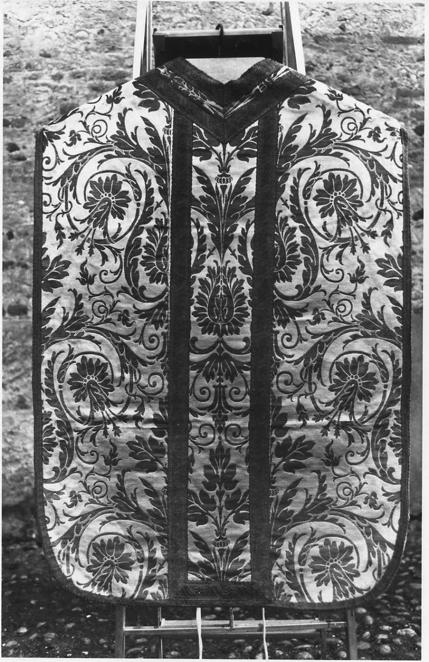 motivi decorativi a girali vegetali (paramento liturgico, insieme) - ambito piemontese (ultimo quarto sec. XVIII)