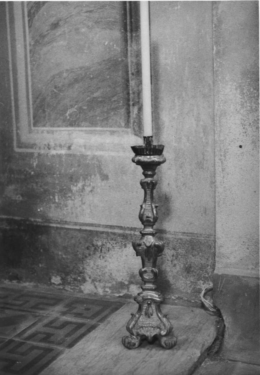 motivi decorativi a volute (candeliere d'altare, serie) - bottega saluzzese (sec. XVIII)