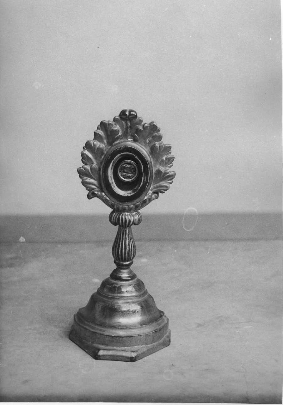 motivi decorativi vegetali stilizzati (reliquiario - a ostensorio, opera isolata) - bottega saluzzese (sec. XVIII)