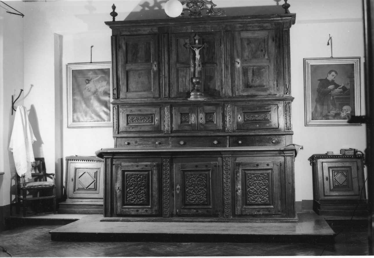 motivi decorativi a volute (mobile da sacrestia con alzata, opera isolata) - ambito piemontese (ultimo quarto sec. XVII, sec. XIX)