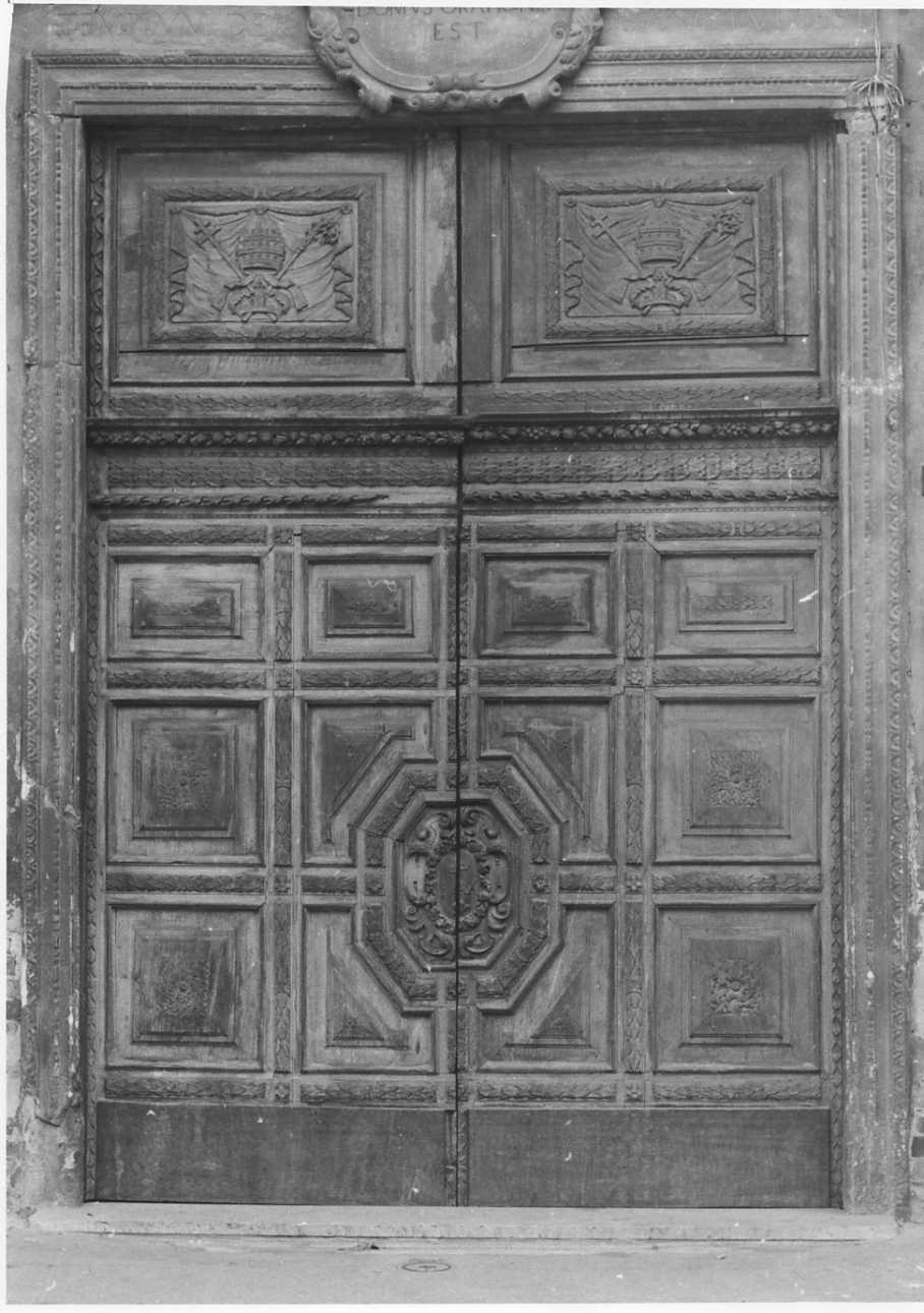 insegne papali (portone - a due battenti, opera isolata) - ambito piemontese (fine sec. XVII)