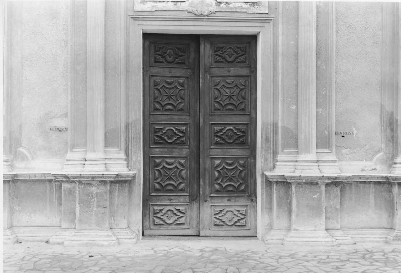 motivi decorativi geometrici (portone - a due battenti, opera isolata) - bottega cuneese (fine/inizio secc. XVII/ XVIII)