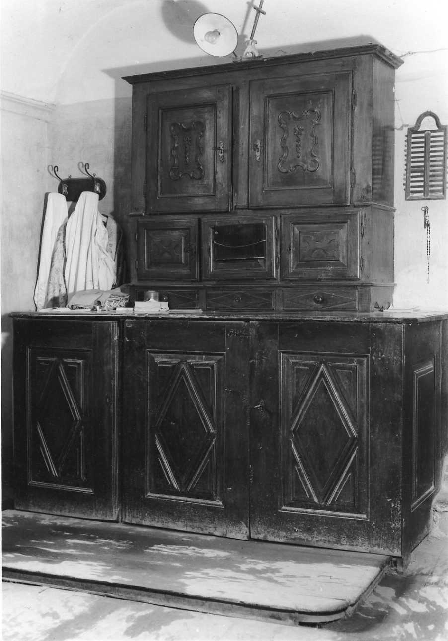 mobile a due corpi, opera isolata - bottega cuneese (ultimo quarto sec. XVIII)