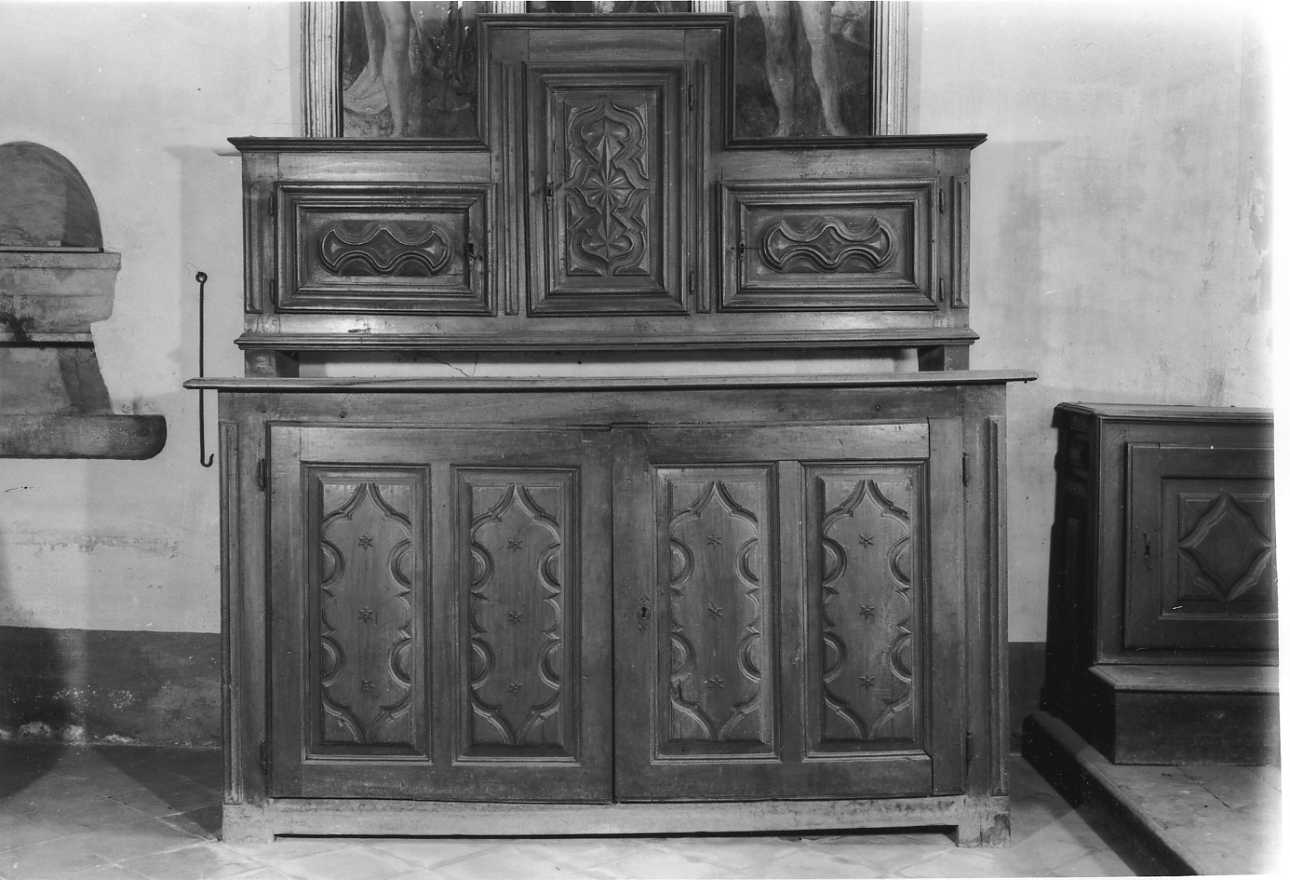 mobile da sacrestia con alzata, opera isolata - bottega cuneese (metà sec. XVIII)