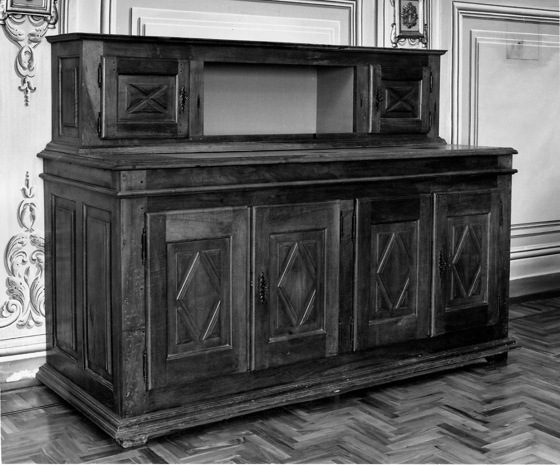 credenza da sacrestia con alzata, opera isolata - produzione piemontese (fine sec. XVII)