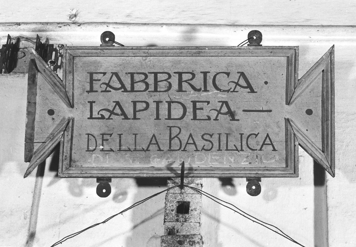 targa, opera isolata - bottega novarese (sec. XIX)