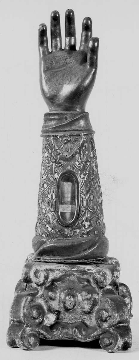 reliquiario antropomorfo - a braccio, serie - bottega lombarda (inizio sec. XVII)