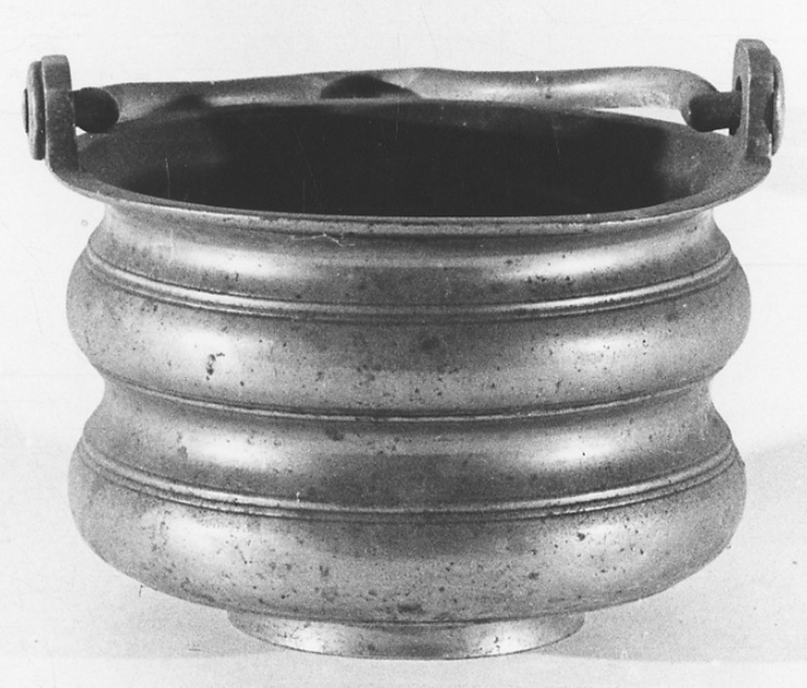 secchiello per l'acqua benedetta, opera isolata - bottega novarese (inizio sec. XX)