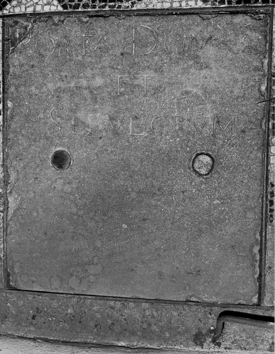 lastra tombale, opera isolata - bottega novarese (prima metà sec. XVIII)