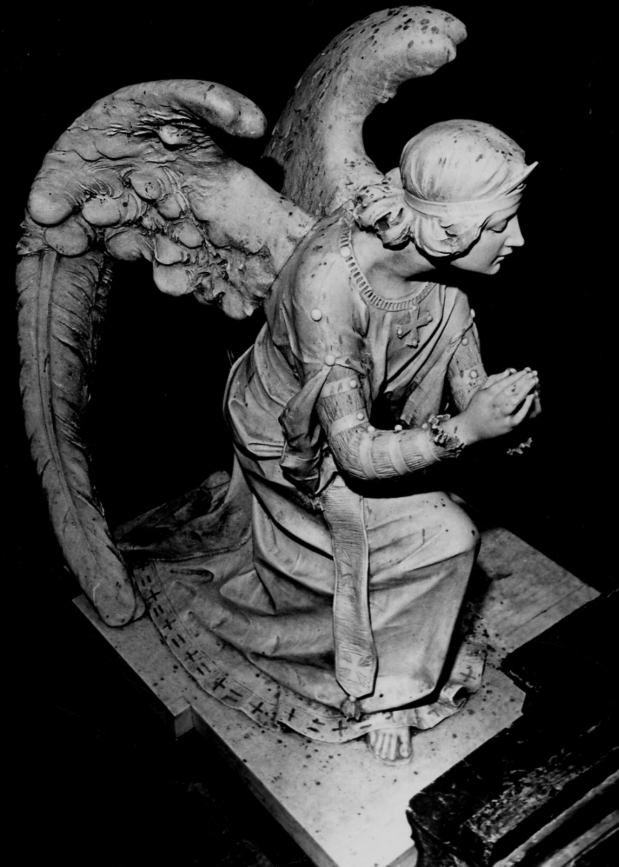 angeli in preghiera (statua, elemento d'insieme) di Rossi Gaudenzio (fine sec. XIX)