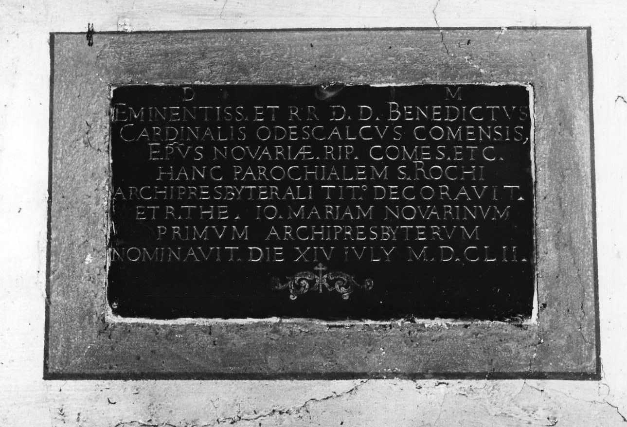 lapide commemorativa, opera isolata - bottega novarese (seconda metà sec. XVII)