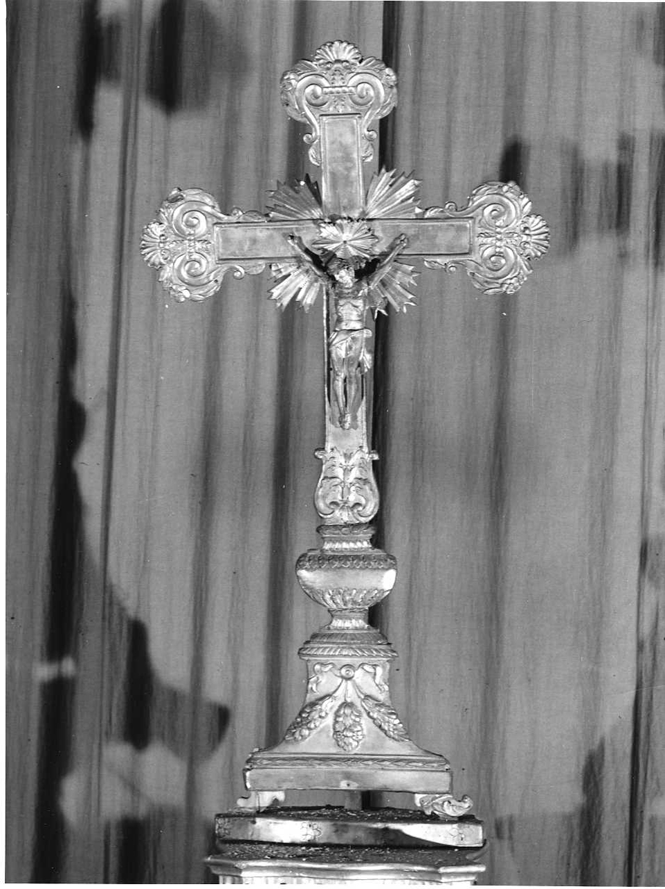 croce d'altare, opera isolata - bottega novarese (seconda metà sec. XIX)