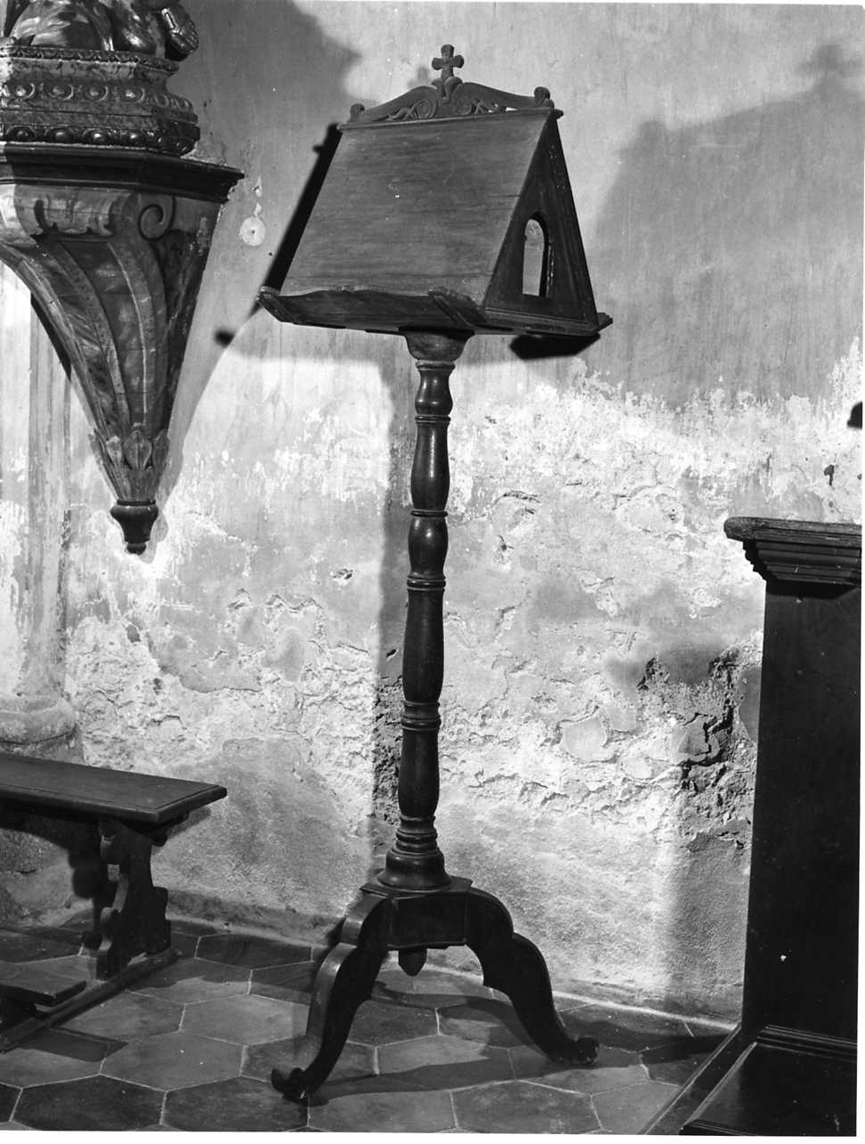 leggio, opera isolata - bottega novarese (seconda metà sec. XIX)