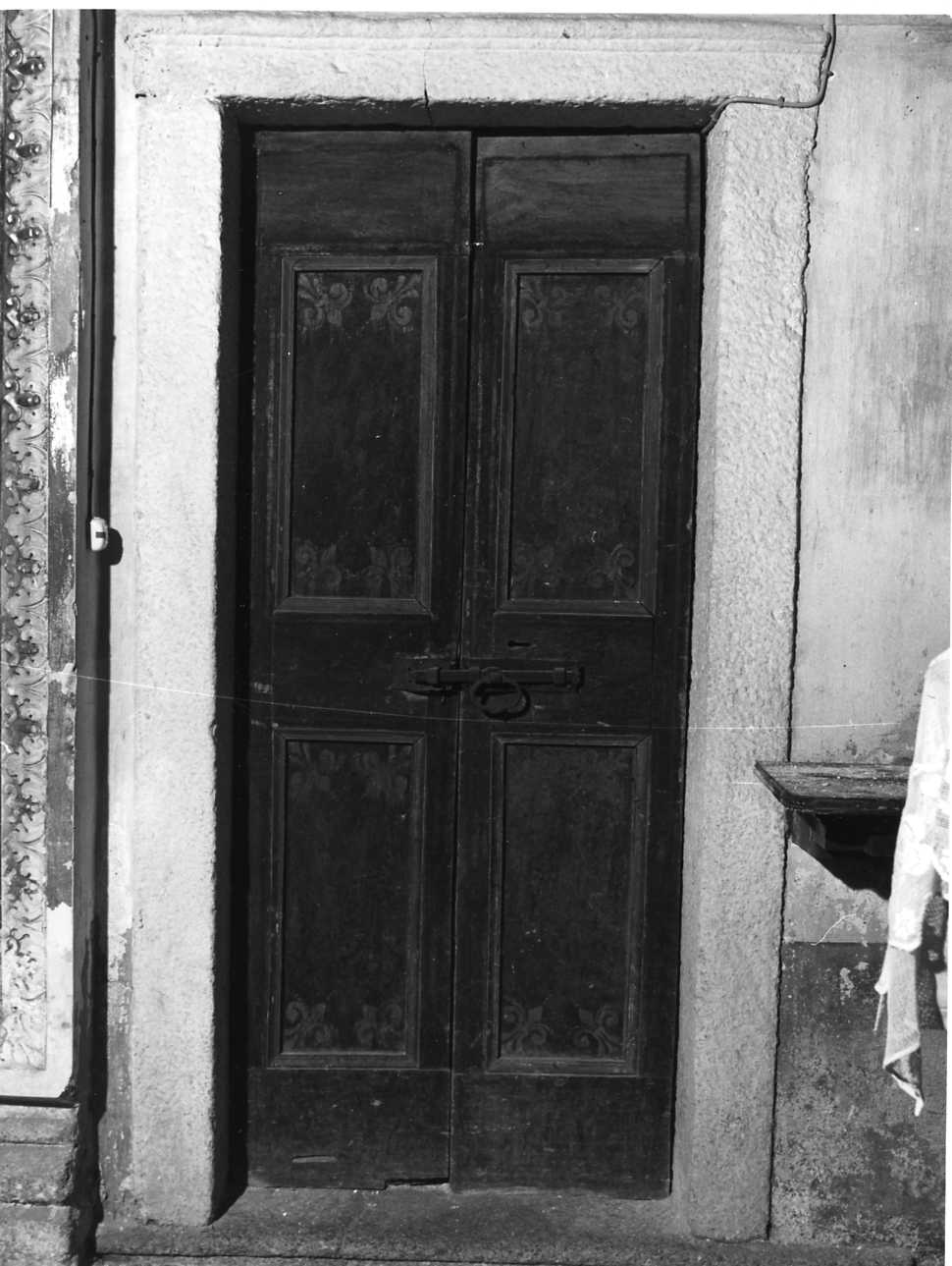 porta - a due battenti, opera isolata - bottega novarese (ultimo quarto sec. XVII)