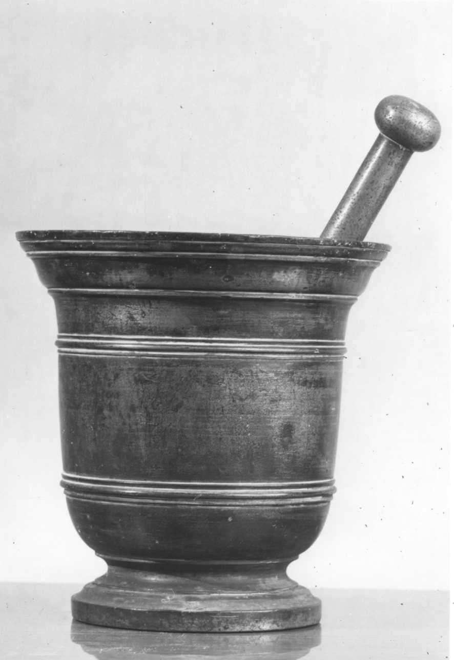 mortaio, opera isolata - bottega lombarda (seconda metà, prima metà sec. XVIII, sec. XIX)