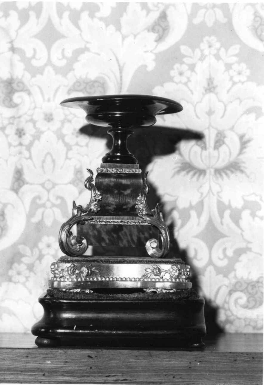 soprammobile, serie - bottega francese (ultimo quarto sec. XVIII)