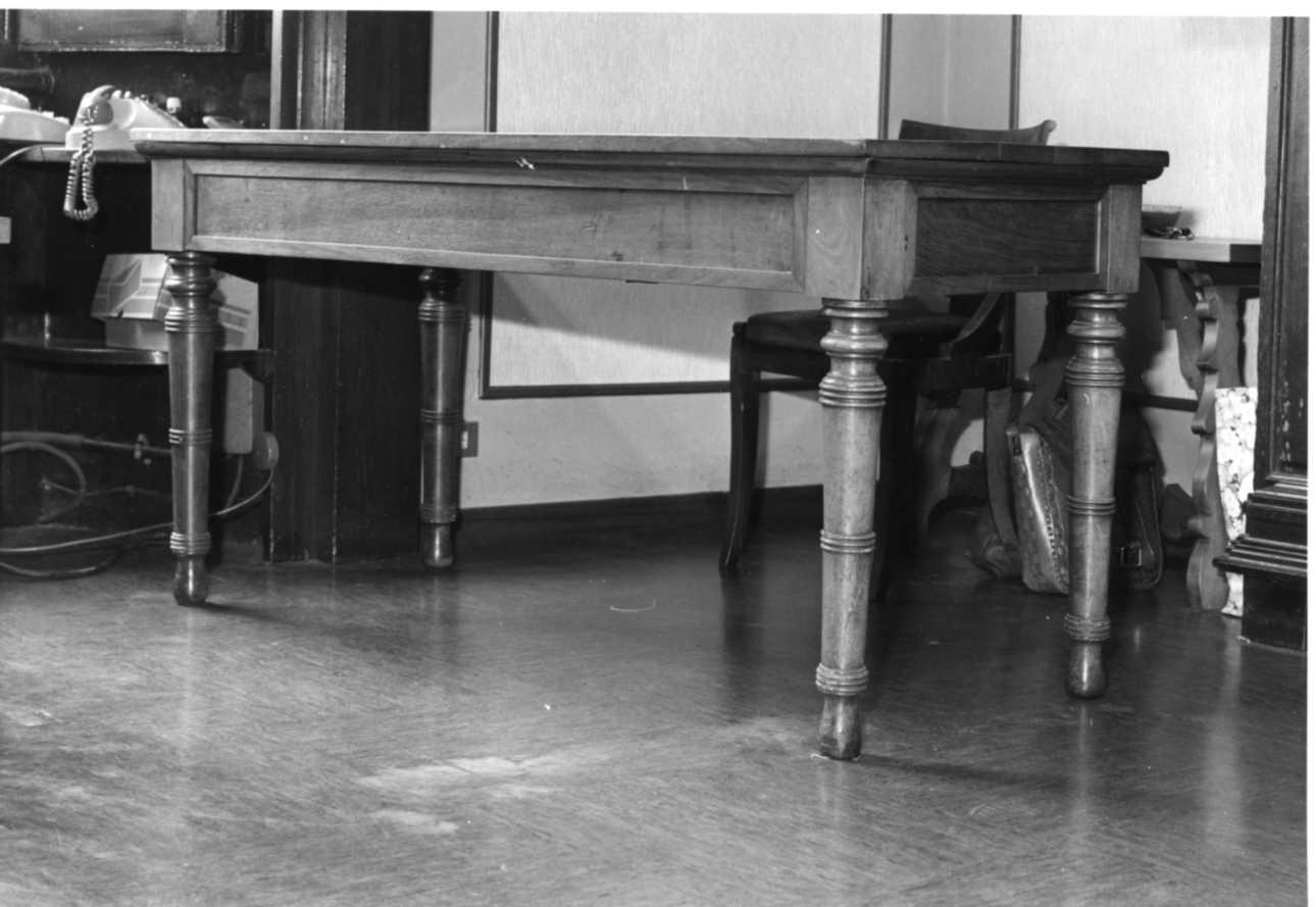 tavolo, opera isolata - bottega novarese (prima metà sec. XIX)