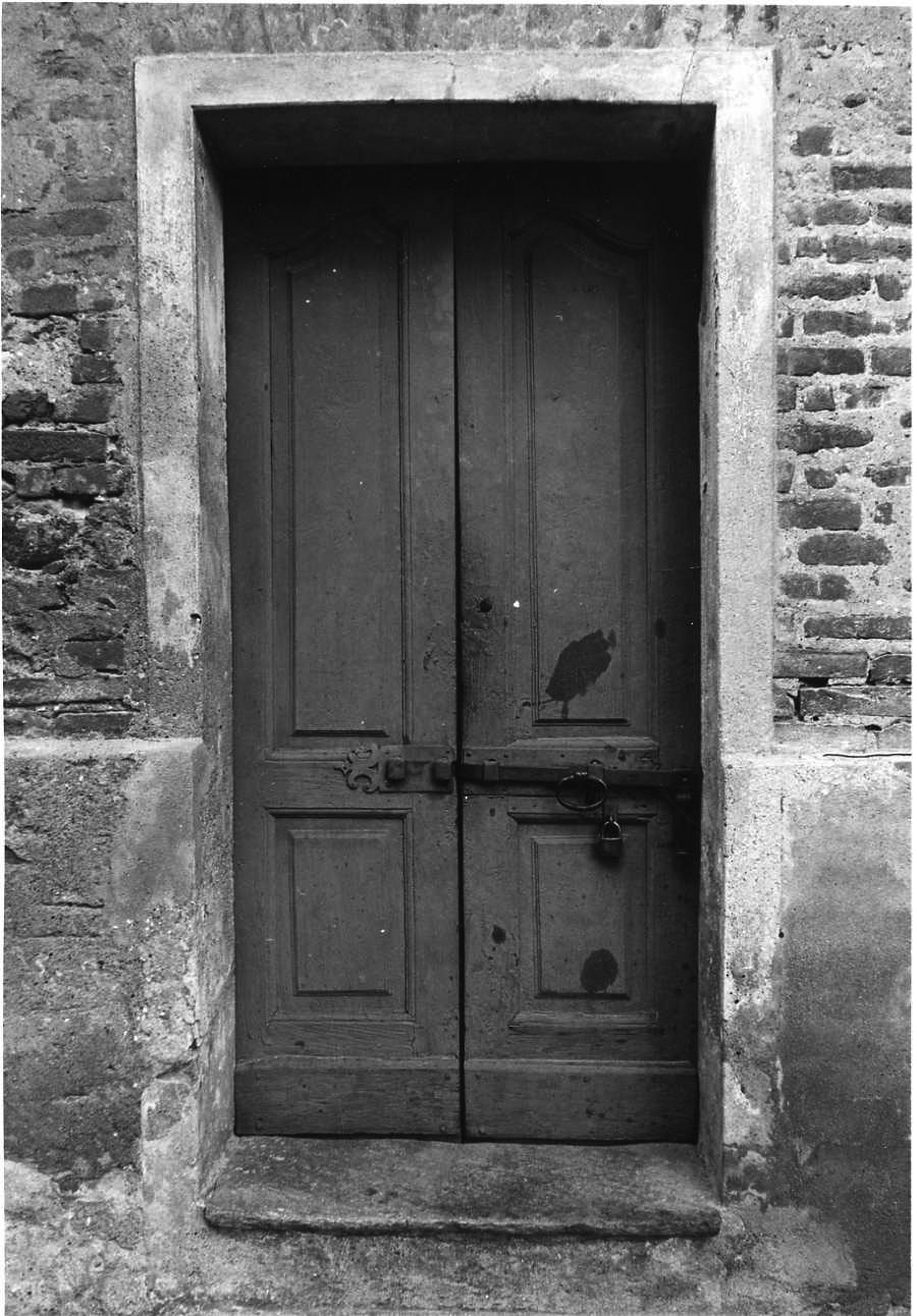 porta - a due battenti, opera isolata di Rasetti Giovanni Antonio (ultimo quarto sec. XVIII)