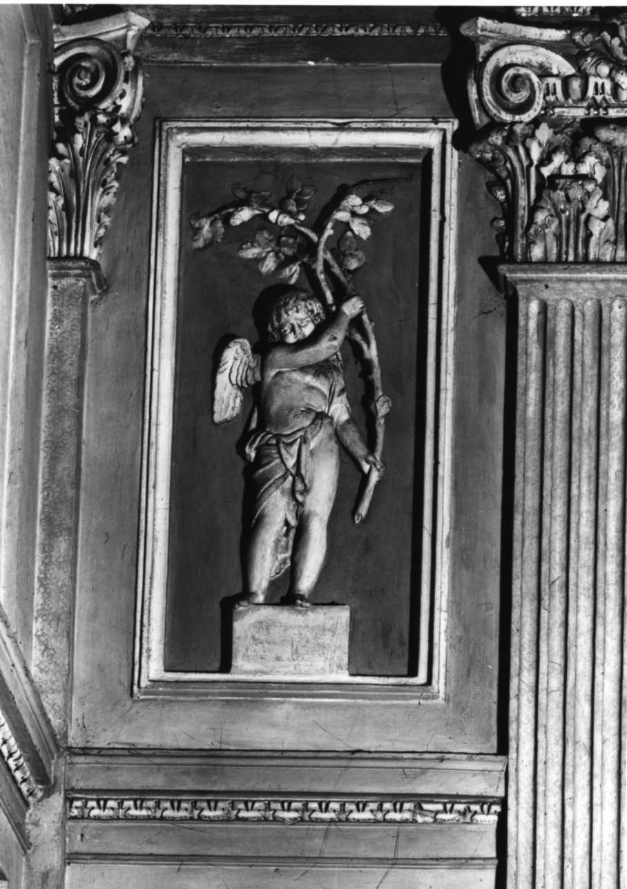 angelo con arbusto (decorazione plastica, serie) di Argenti Giuseppe (metà sec. XIX)