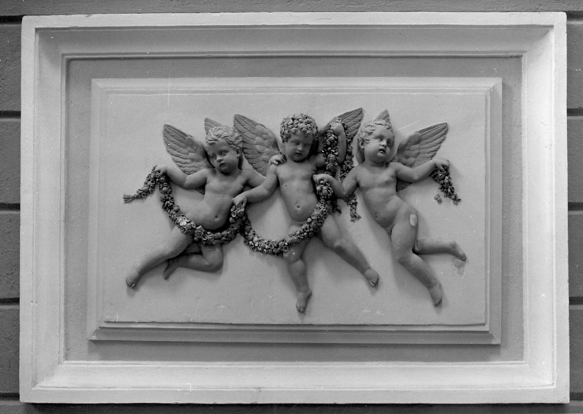 angeli con ghirlande di fiori (decorazione plastica, opera isolata) di Thorwalsen Bertel (secondo quarto sec. XIX)