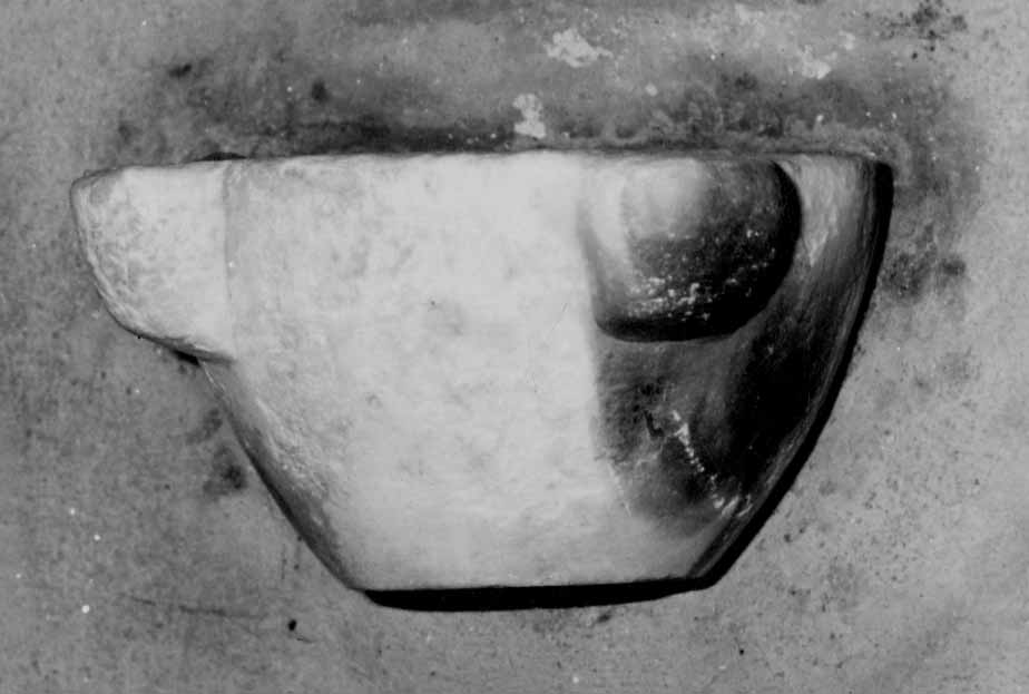 acquasantiera da parete, opera isolata - bottega oleggese (fine/inizio secc. XIX/ XX)