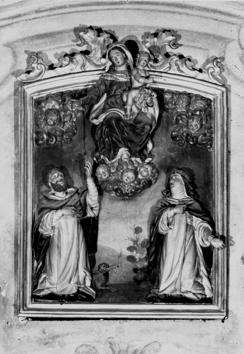 Madonna del Rosario con San Domenico e Santa Caterina da Siena (rilievo, opera isolata) - bottega lombardo-piemontese (seconda metà sec. XVIII)