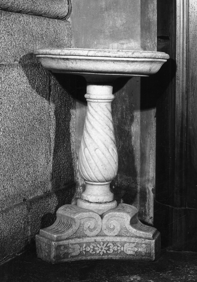 acquasantiera - a fusto, opera isolata - bottega lombarda (prima metà sec. XVII)