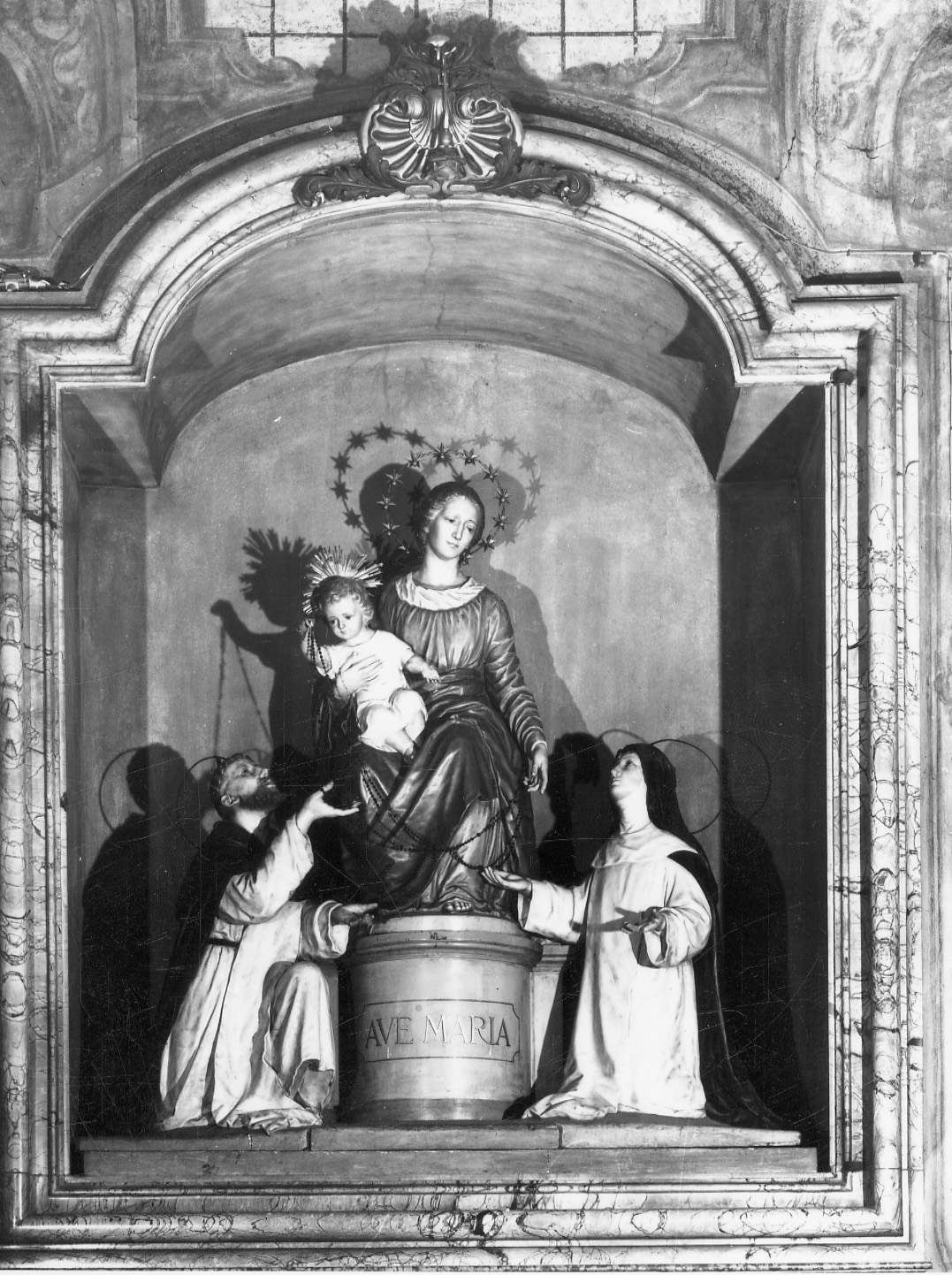 Madonna del Rosario con San Domenico e Santa Caterina da Siena (gruppo scultoreo, opera isolata) - bottega piemontese (primo quarto sec. XX)