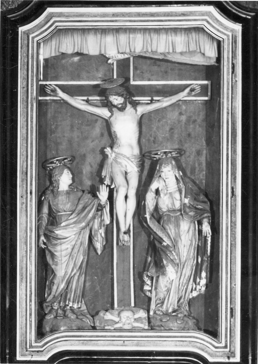 Madonna e San Giovanni Evangelista ai piedi della croce (gruppo scultoreo, insieme) di Broccio Giuseppe Antonio (secondo quarto sec. XIX)